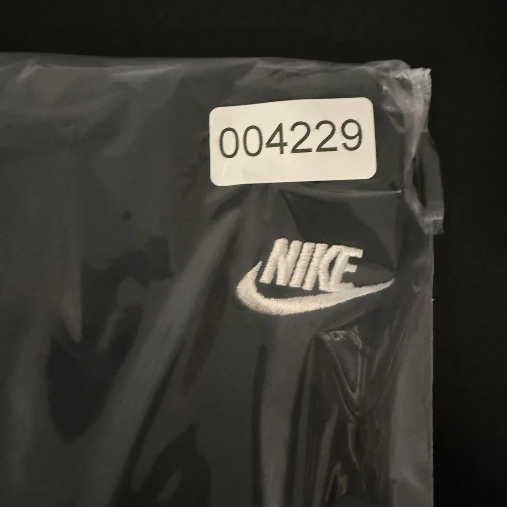 Nike Hoodie Youth XL Black Pullover Fleece Sweatshirt Swoosh Logo Embroidered